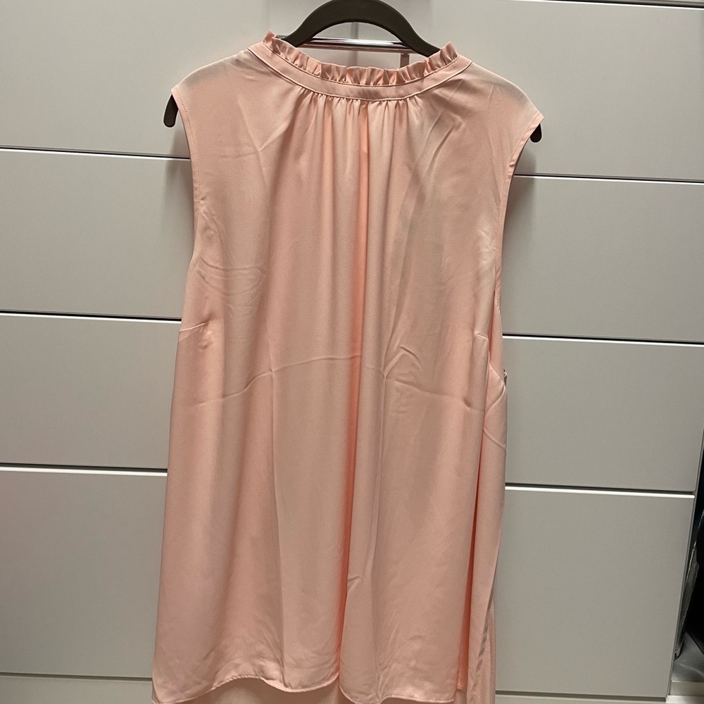 Sleeveless light pink top
